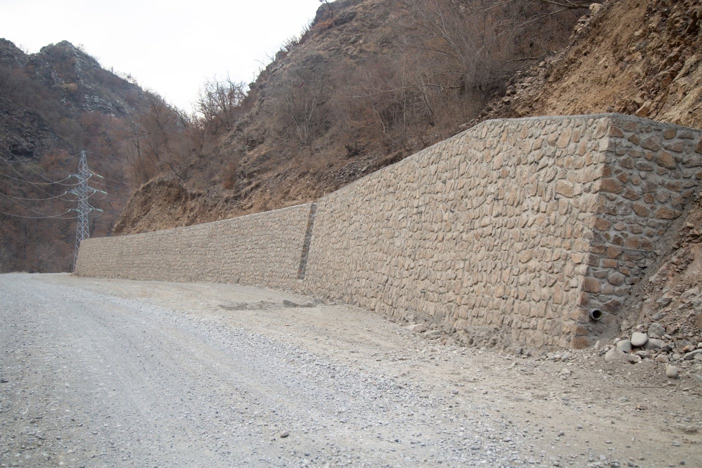 Kəlbəcər Ağdərə avtomobil yolunda daş divar işləri